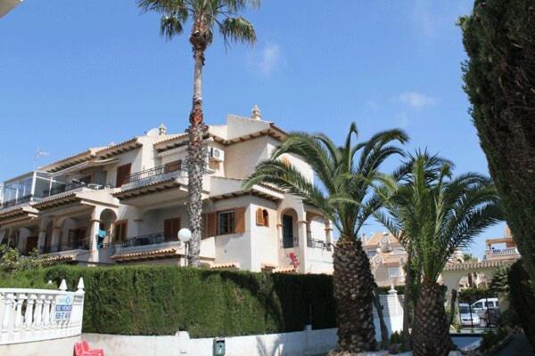 Residencia Alhambra Los Cisnes Torrevieja Bagian luar foto